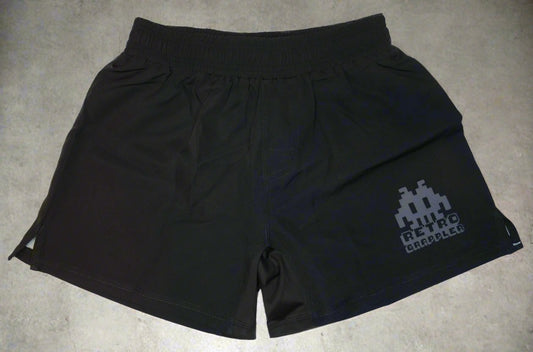 Einfache schwarze Grappling-Shorts